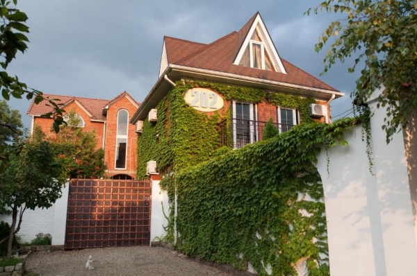 Дом На Набережной 202