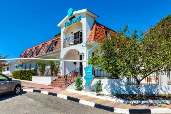 Отель Людмила