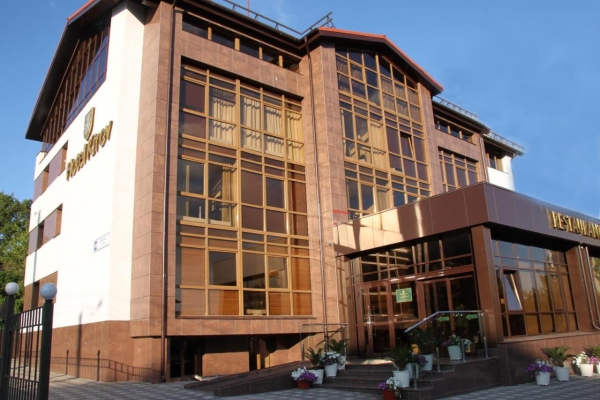 Oтель Киров