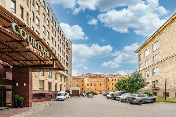 Отель Courtyard by Marriott