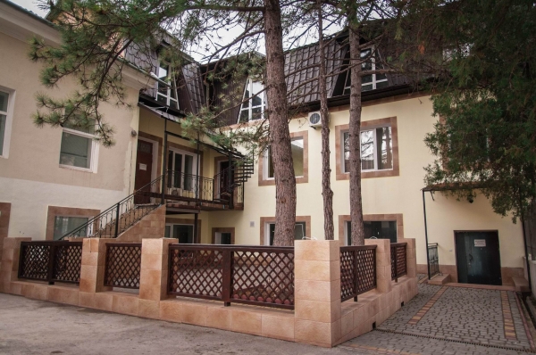 Отель Три Сосны